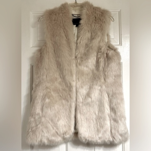 Banana Republic Jackets & Blazers - Banana Republic faux fur vest size small